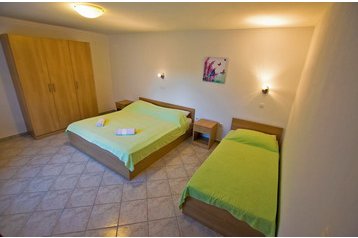 Chorvatsko Privát Starigrad Paklenica, Exteriér